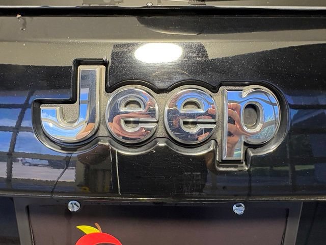 Certified 2017 Jeep Grand Cherokee Limited AWD/4WD image 14
