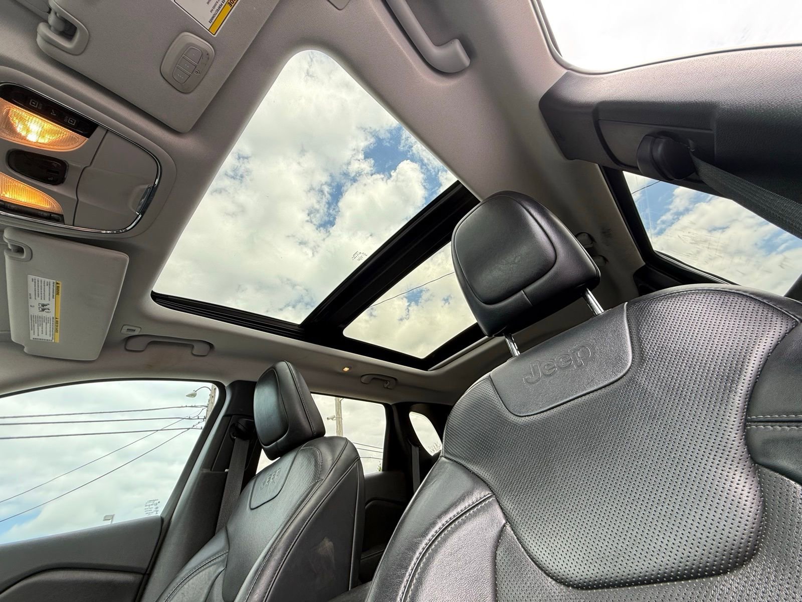 Used 2019 Jeep Cherokee Limited image 13