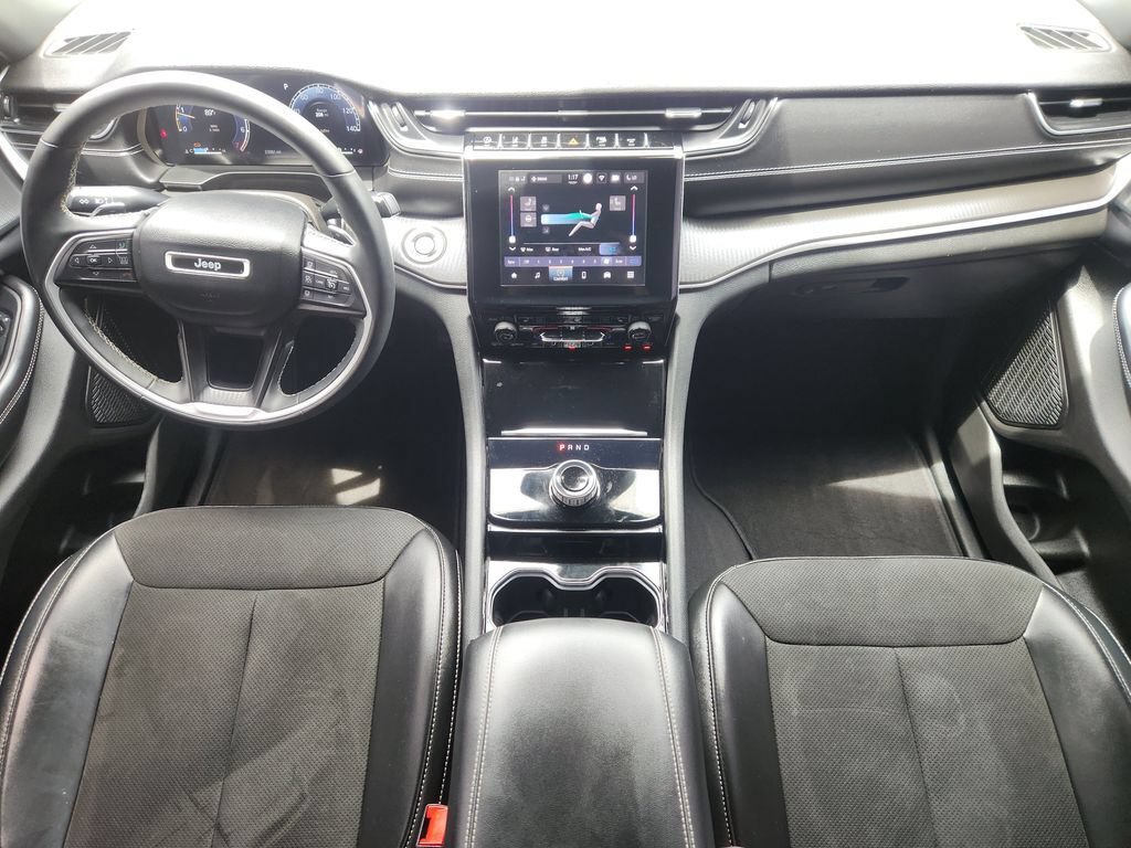 Used 2023 Jeep Grand Cherokee Altitude RWD image 27