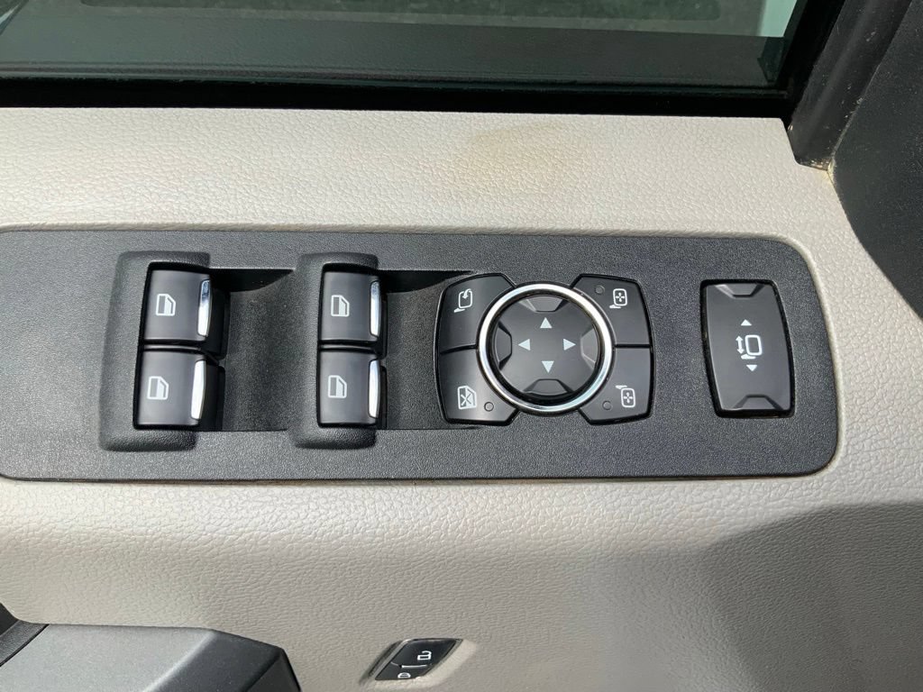 Used 2017 Ford F250 XLT w/ XLT Premium Package AWD/4WD image 17