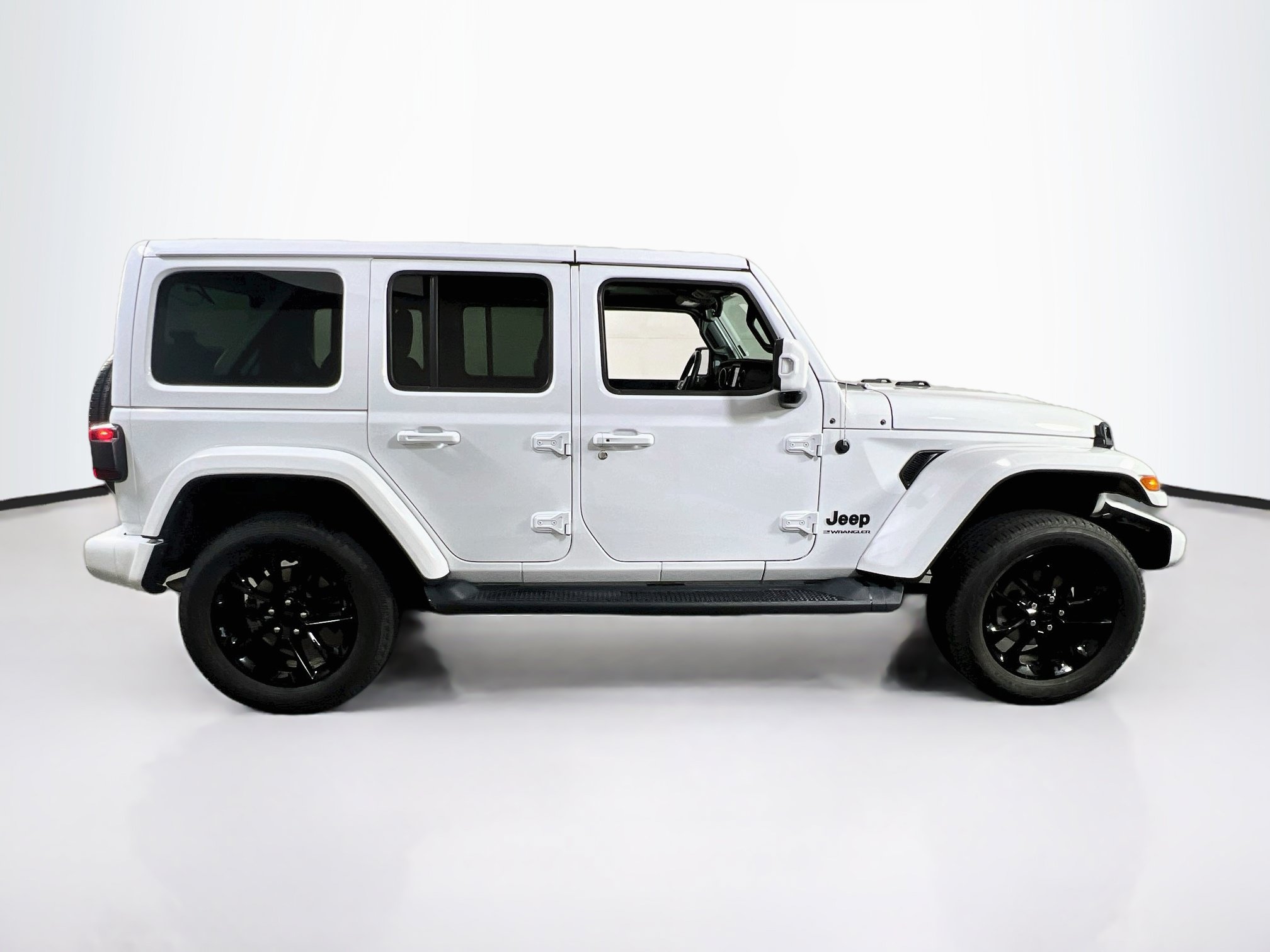Used 2023 Jeep Wrangler Unlimited Sahara AWD/4WD image 4