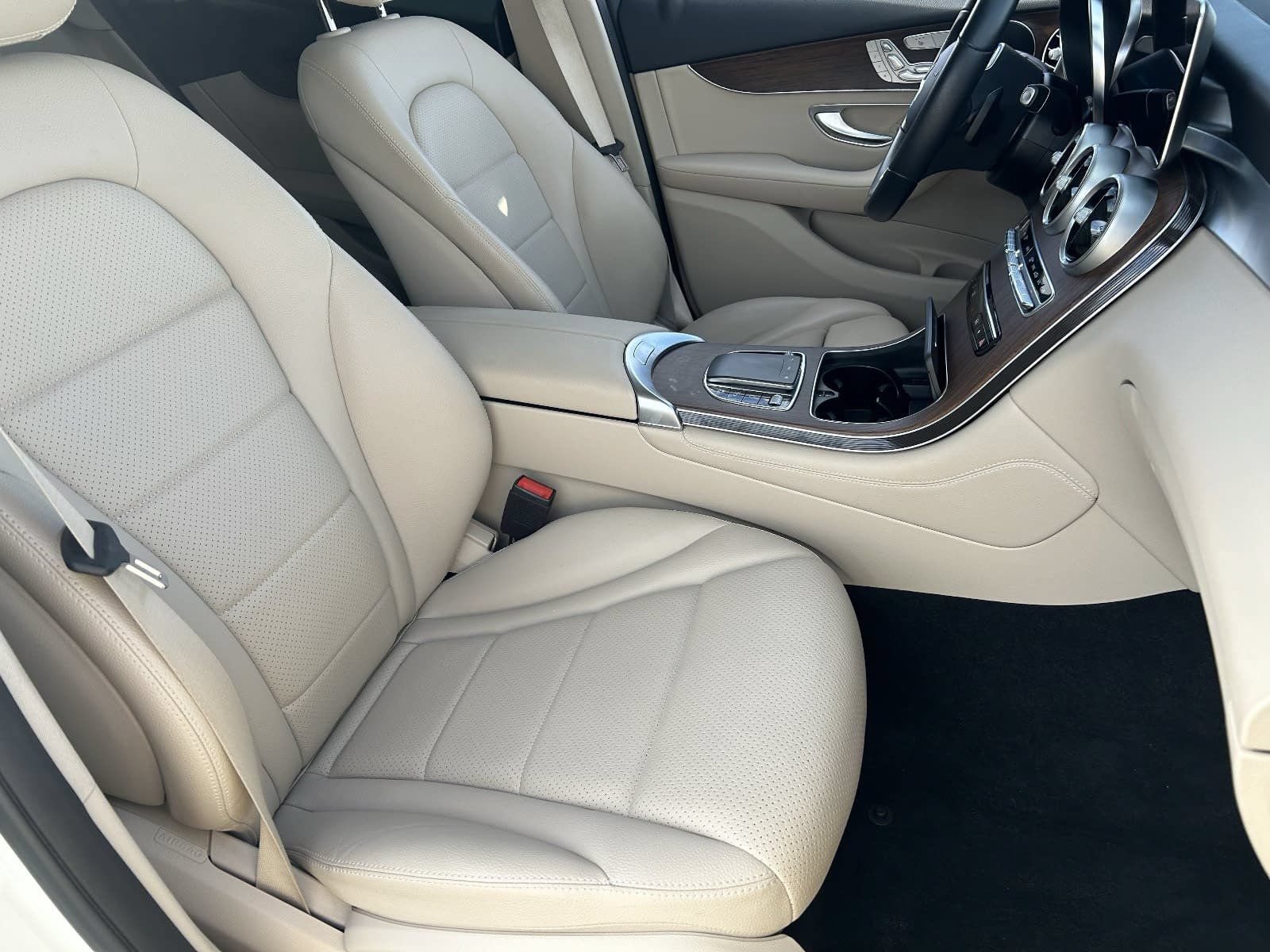 Used 2021 Mercedes-Benz GLC 300 image 13