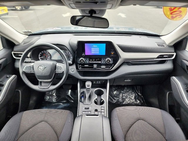 Used 2023 Toyota Highlander LE image 30