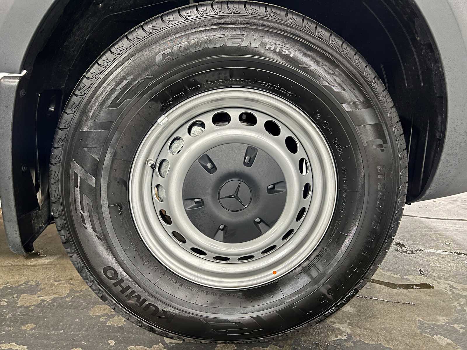 Used 2025 Mercedes-Benz Sprinter 2500 image 9