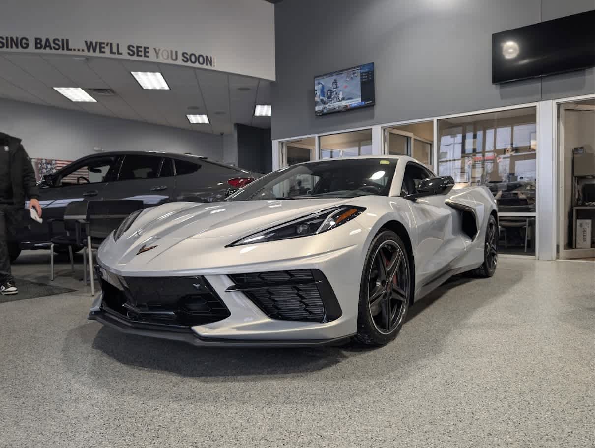 Used 2024 Chevrolet Corvette Stingray Premium Cpe w/ Z51 Performance Package RWD image 3