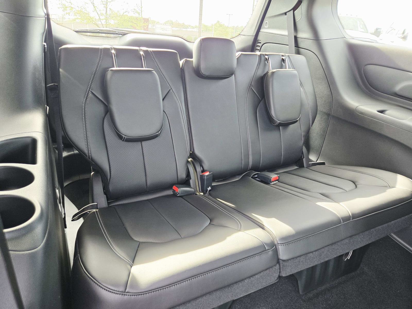 New 2026 Chrysler Pacifica Select image 15