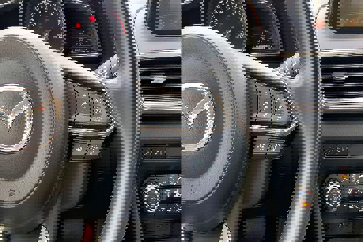 Used 2018 MAZDA MAZDA3 Grand Touring w/ Premium Equipment Package FWD image 25