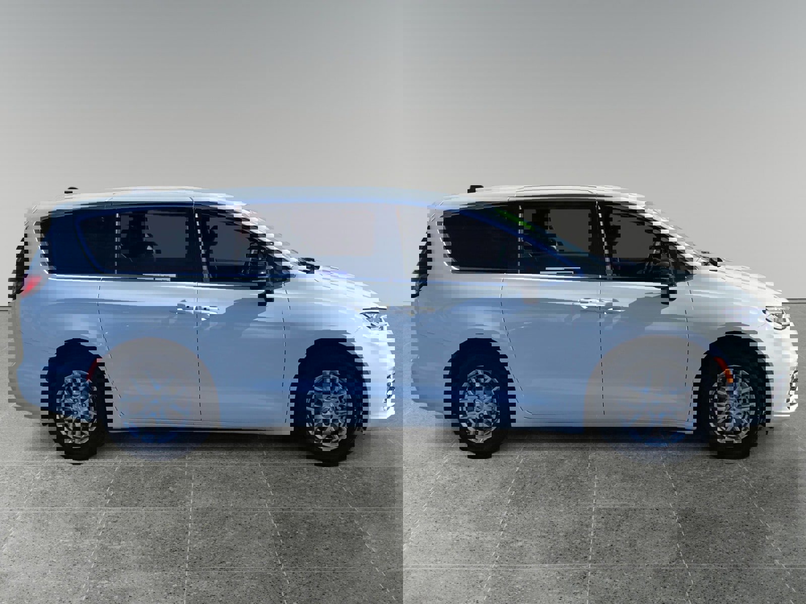 Used 2024 Chrysler Pacifica Touring image 6