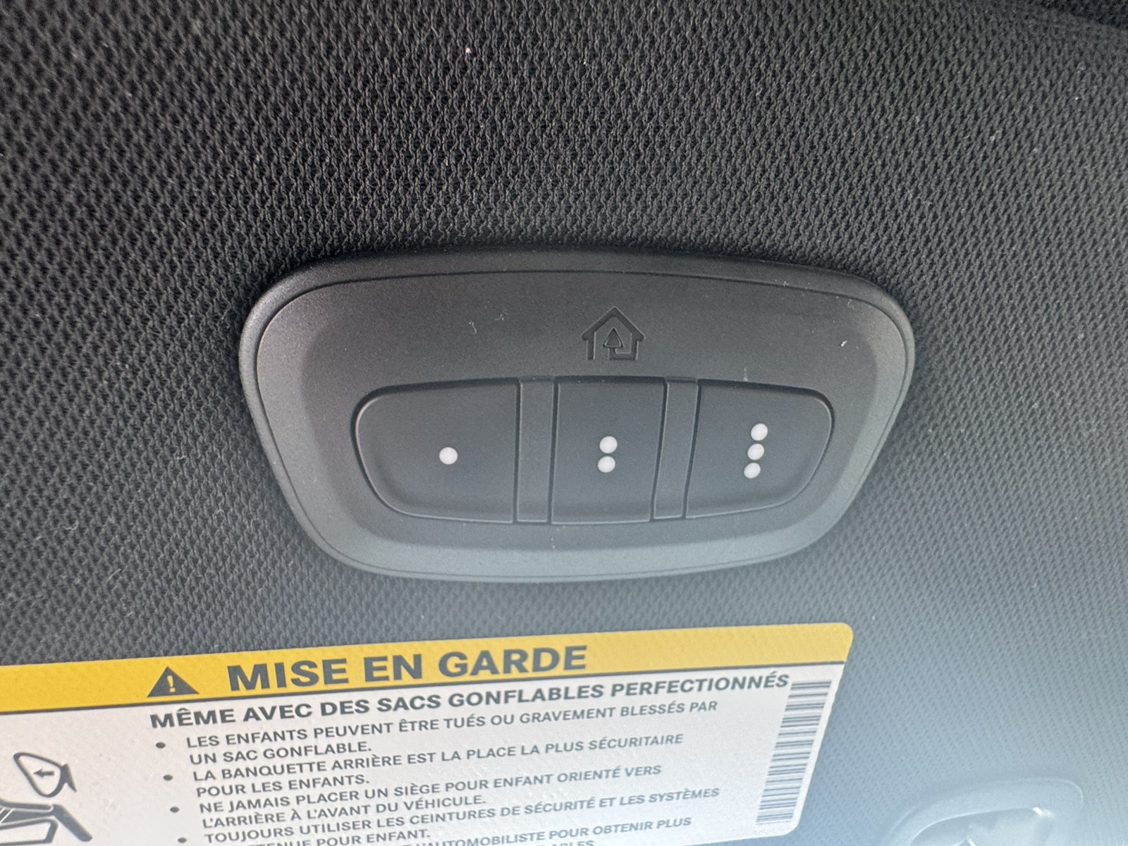 Used 2025 Chrysler Pacifica Limited FWD image 28