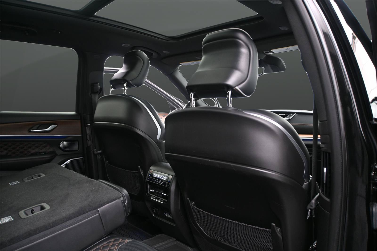 Used 2022 Jeep Grand Cherokee Summit AWD/4WD image 22
