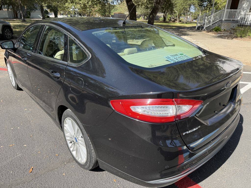 Used 2013 Ford Fusion SE FWD image 3