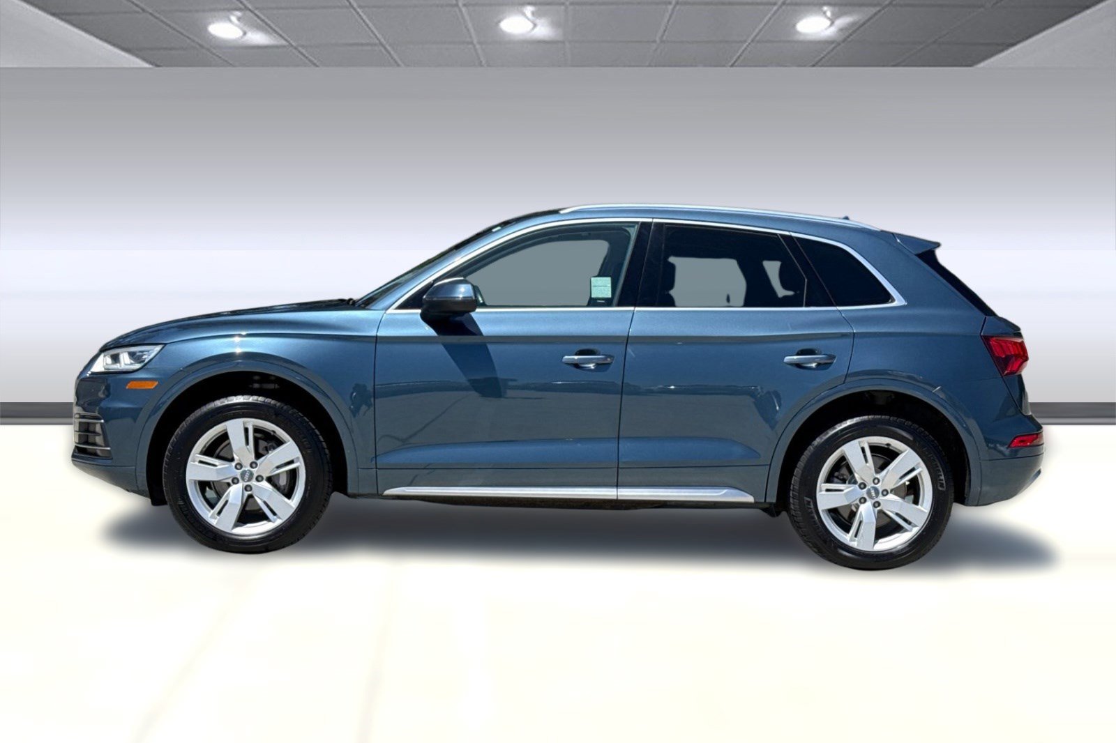 Used 2018 Audi Q5 2.0T Premium Plus w/ Premium Plus Package AWD/4WD image 2