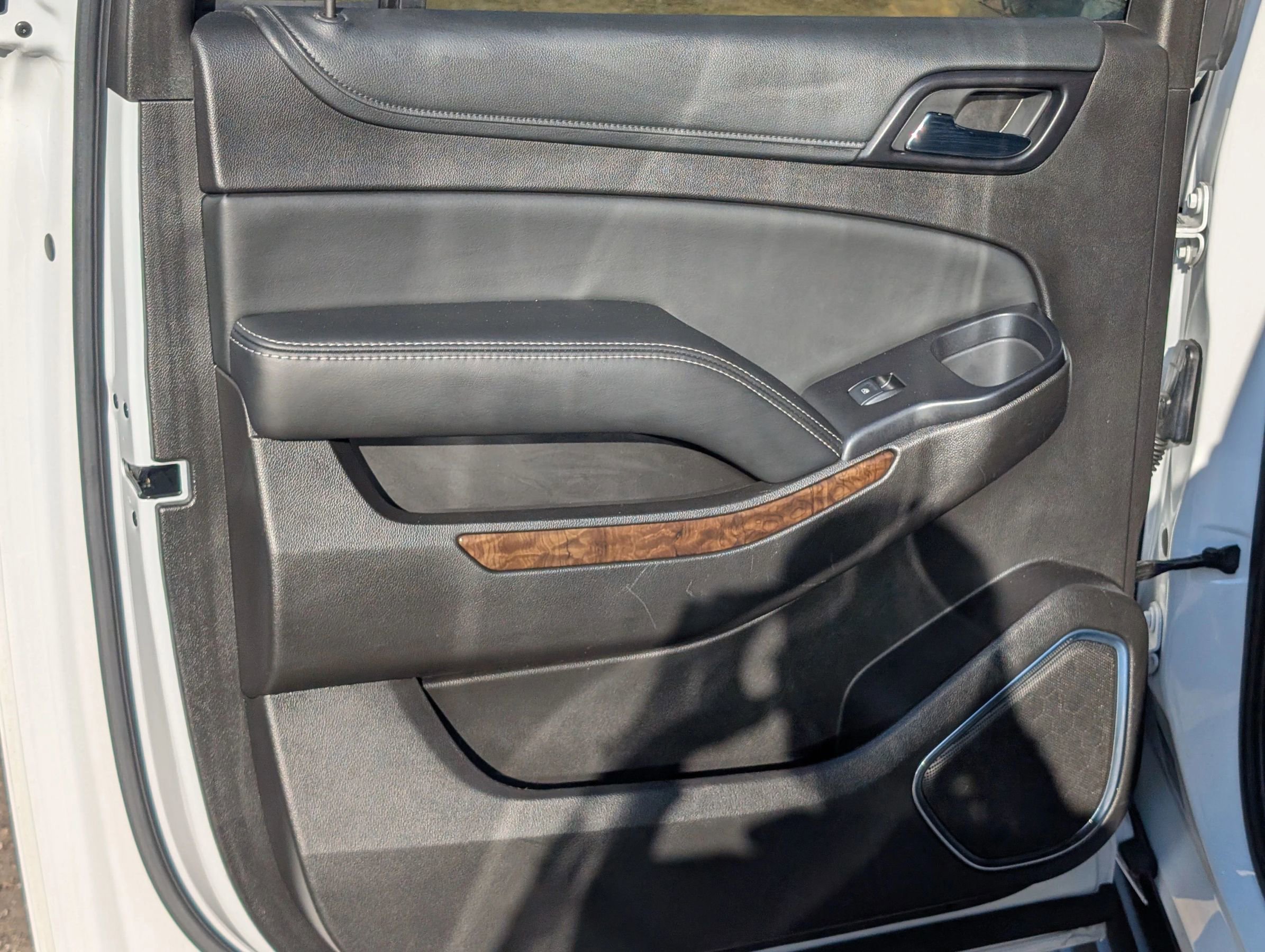 Used 2016 Chevrolet Suburban LT image 31