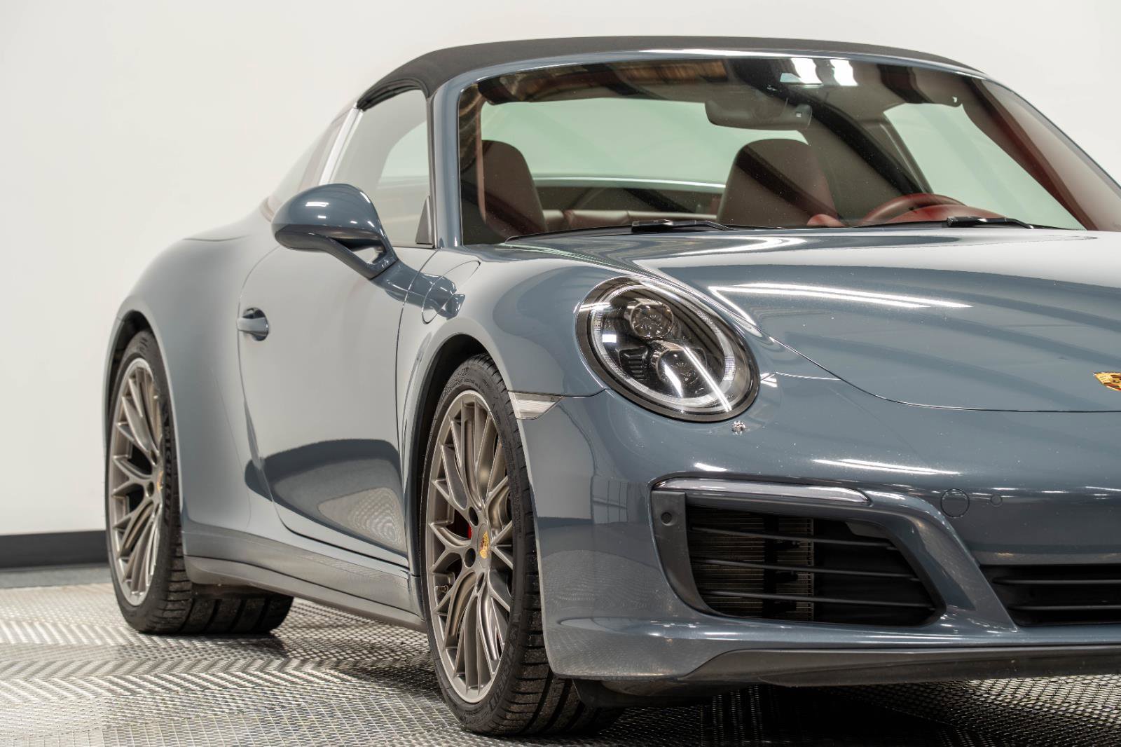Used 2017 Porsche 911 Targa 4S image 2
