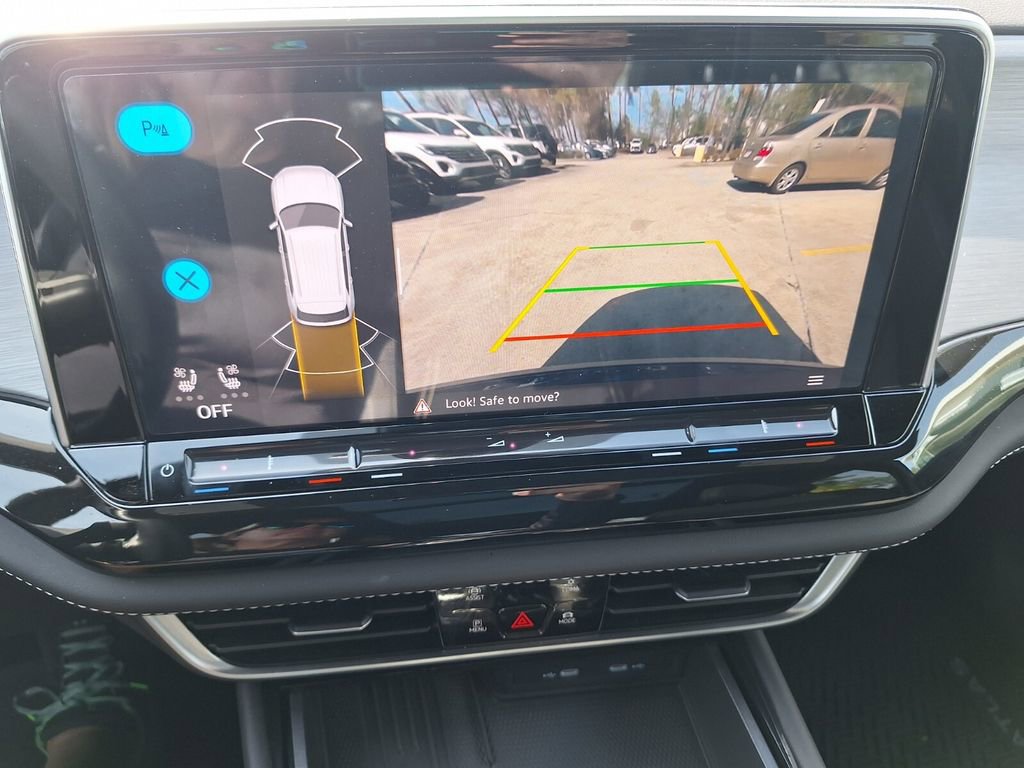 Used 2025 Volkswagen Atlas Cross Sport SE image 16