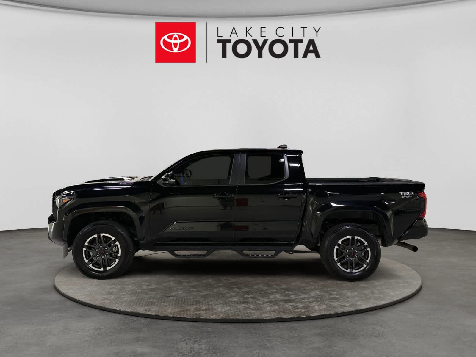 Used 2024 Toyota Tacoma TRD Sport w/ TRD Sport Upgrade Package AWD/4WD image 3