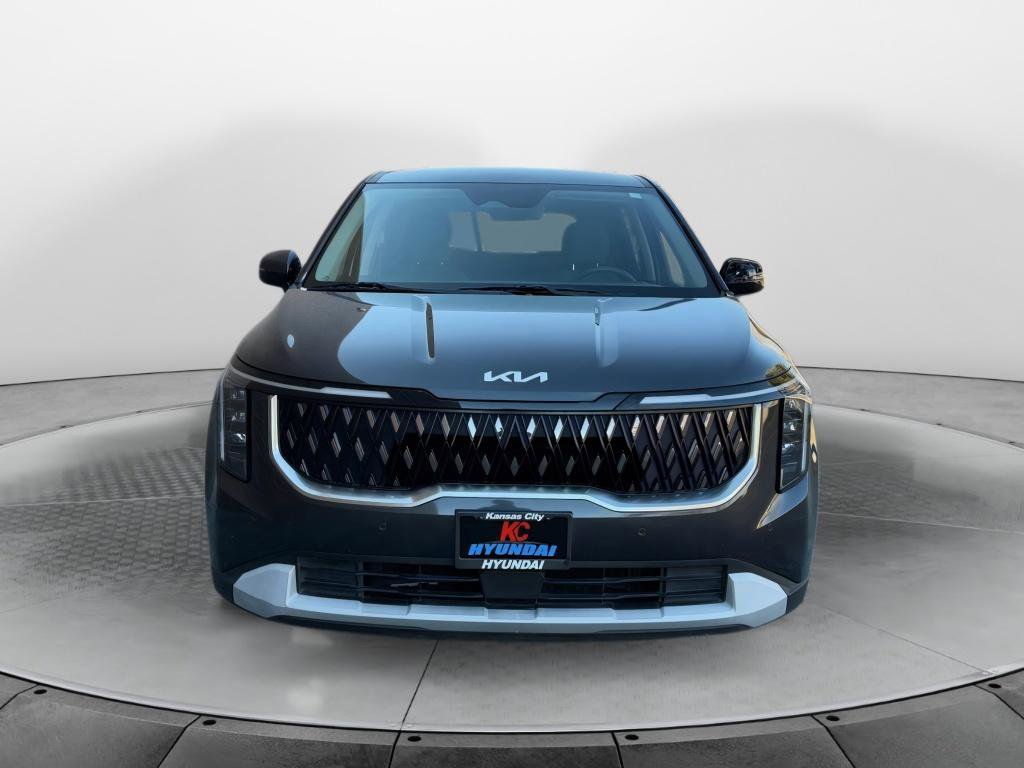 Used 2025 Kia Carnival LX image 8