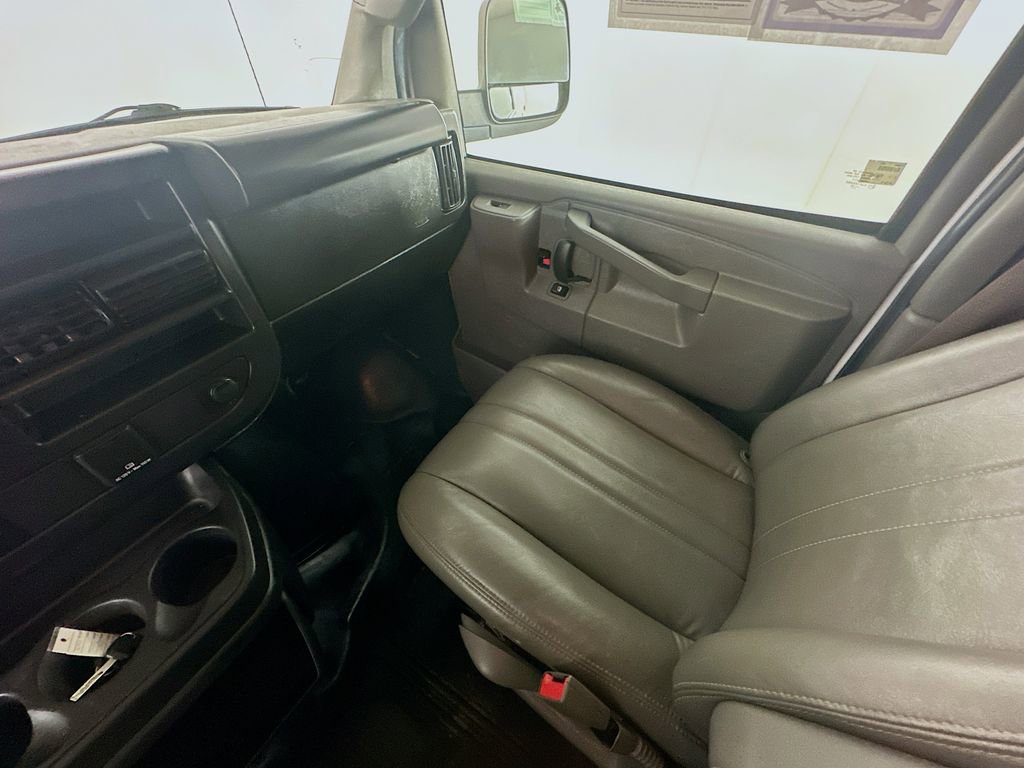 Used 2022 Chevrolet Express 2500 w/ Driver Convenience Package image 11