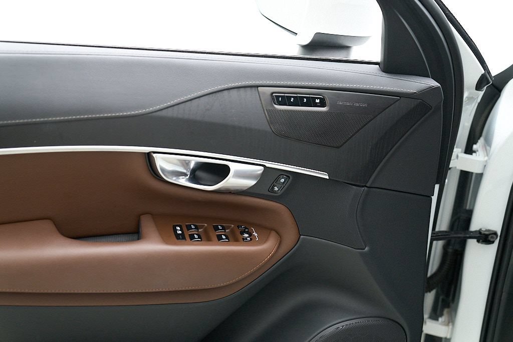 Certified 2024 Volvo XC90 T8 Ultimate AWD/4WD image 11