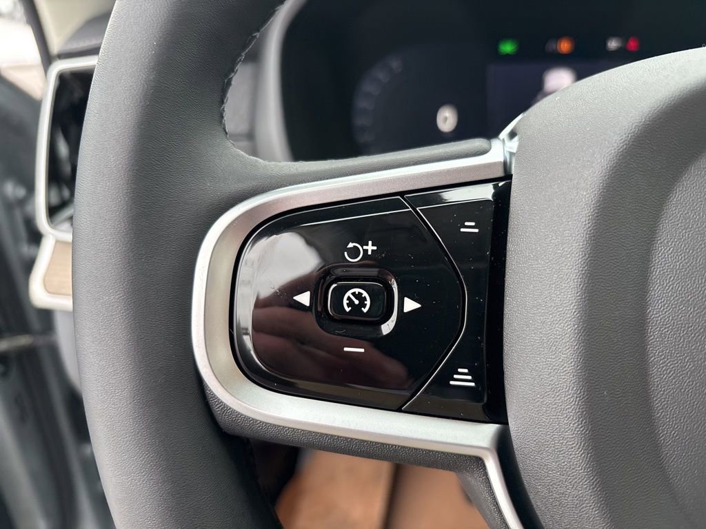 New 2026 Volvo XC90 B6 Plus w/ Protection Package Premier image 25