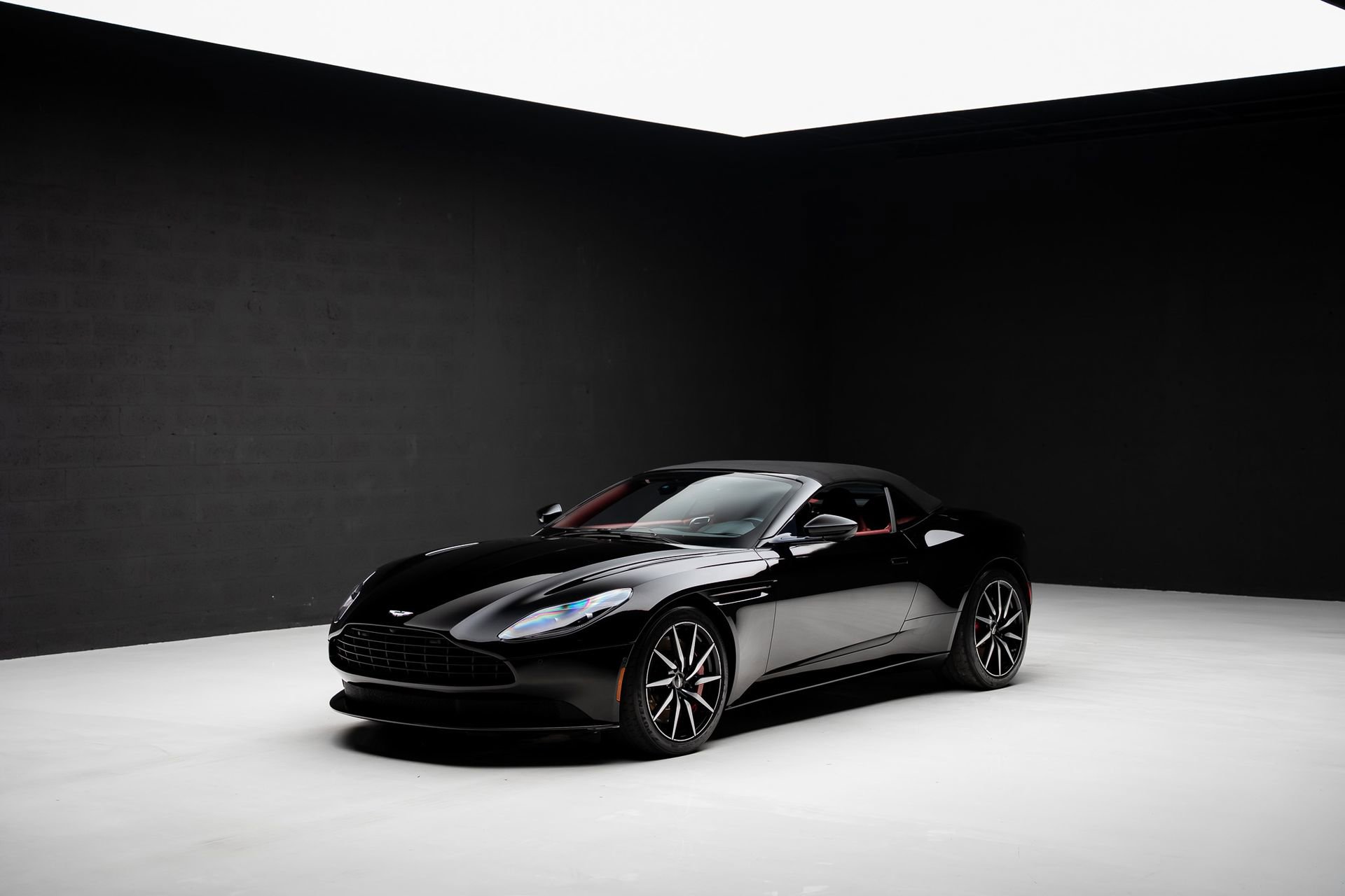 Used 2019 Aston Martin DB11 Volante RWD image 4