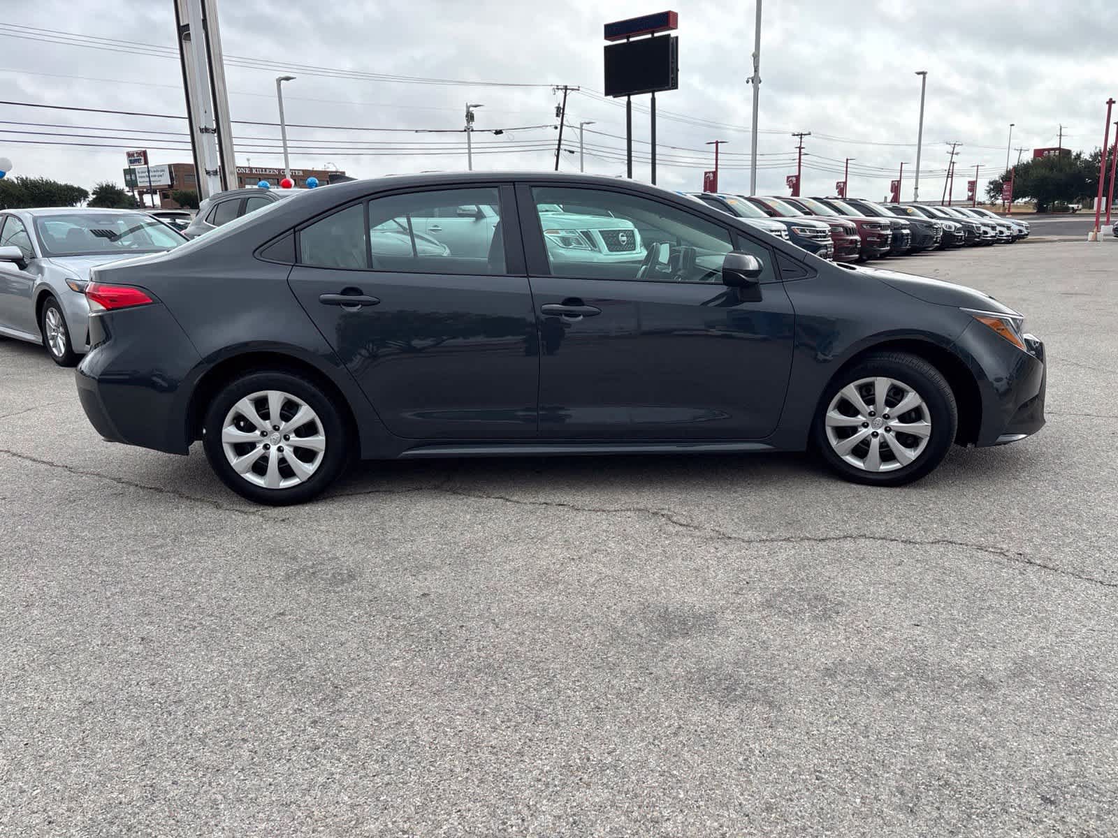 Used 2025 Toyota Corolla LE FWD image 4