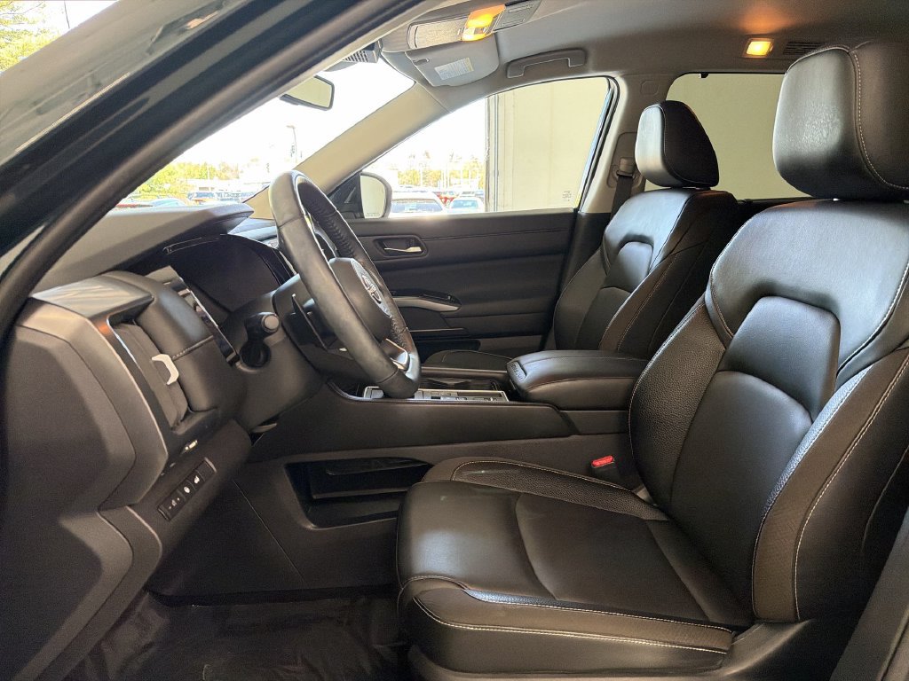 Certified 2025 Nissan Pathfinder SL FWD image 24