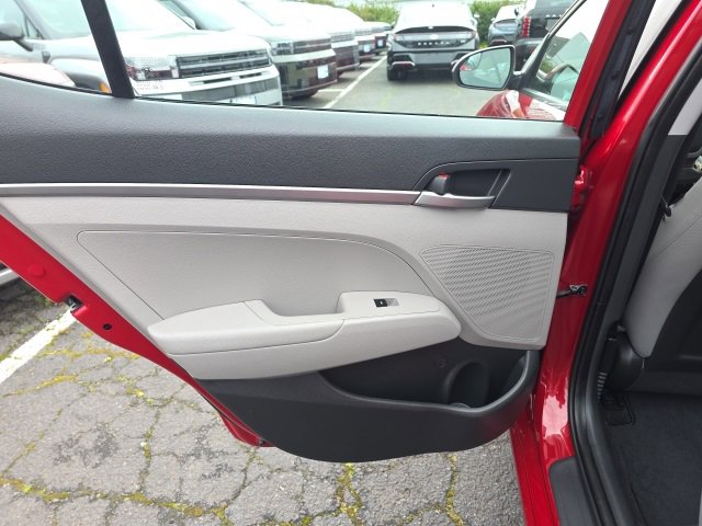 Used 2017 Hyundai Elantra SE image 27