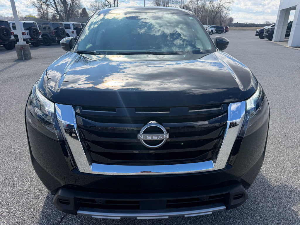 Used 2025 Nissan Pathfinder SL image 12