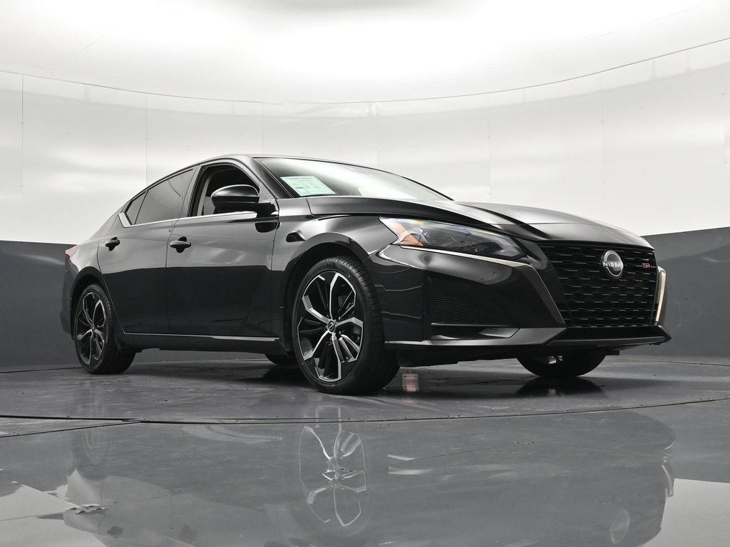 Used 2024 Nissan Altima 2.5 SR FWD image 31