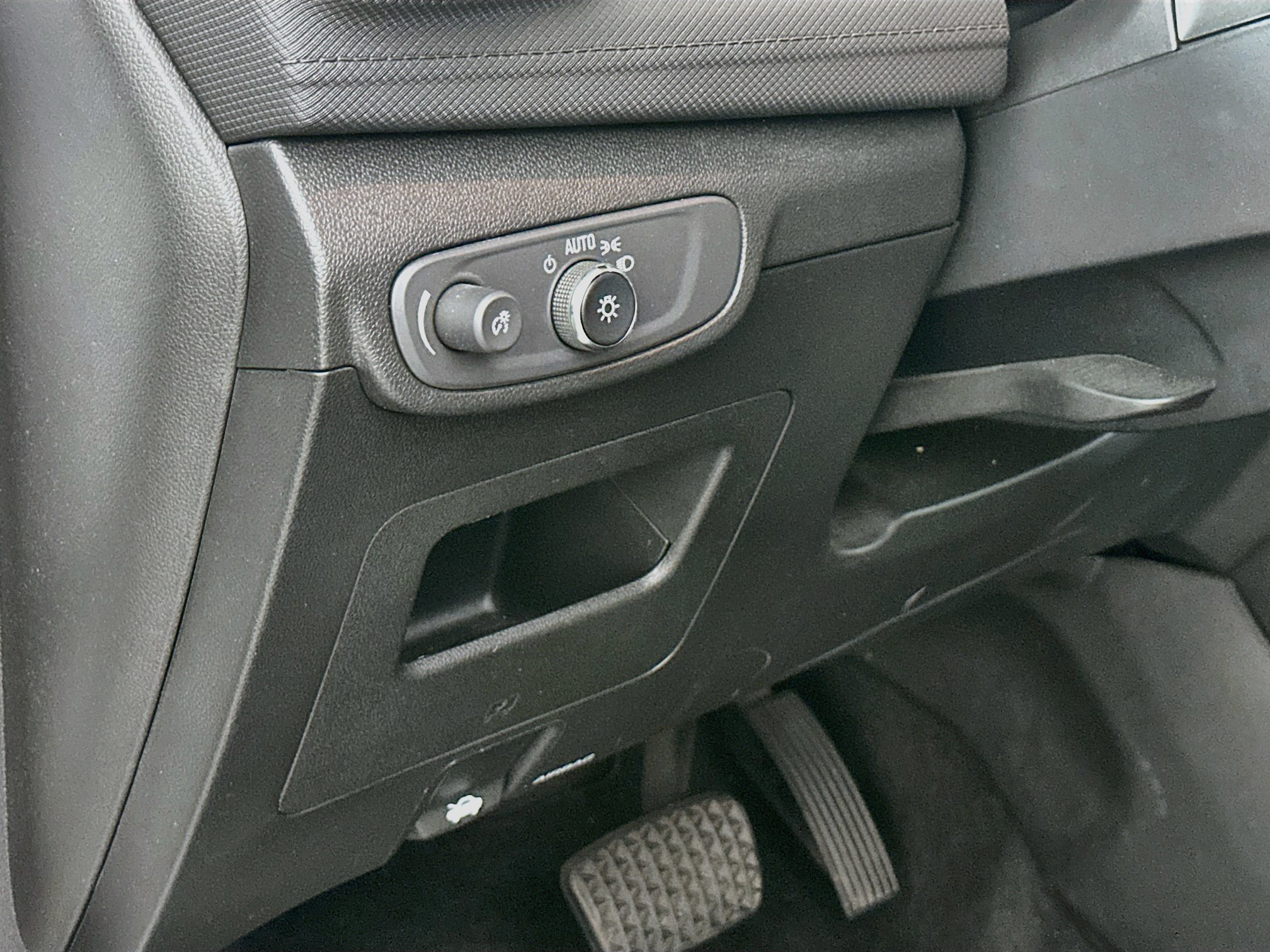 Used 2025 Chevrolet TrailBlazer LT FWD image 16