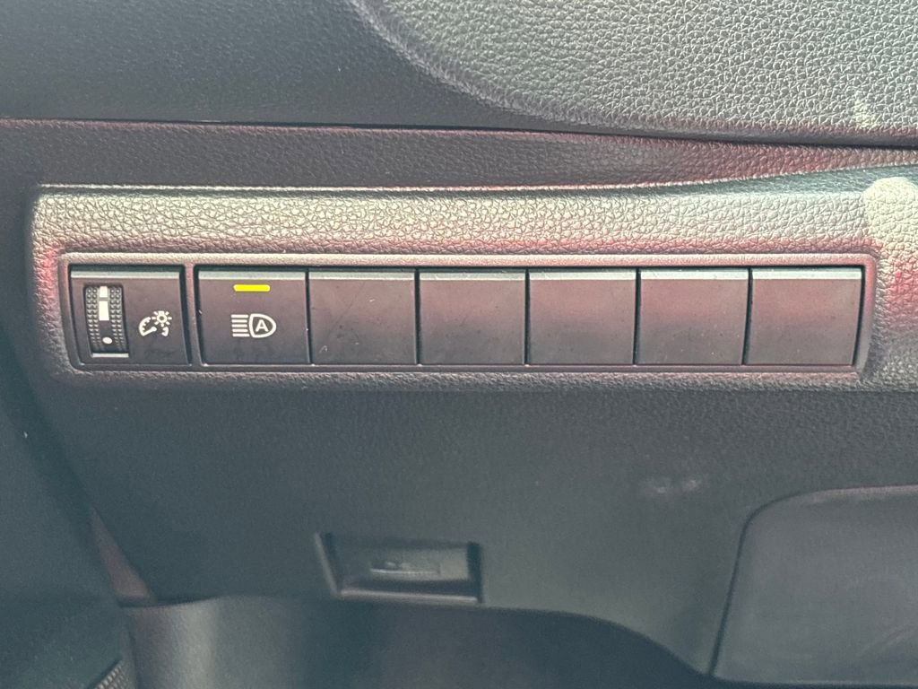 Used 2025 Toyota Corolla LE w/ LE Premium Package image 24