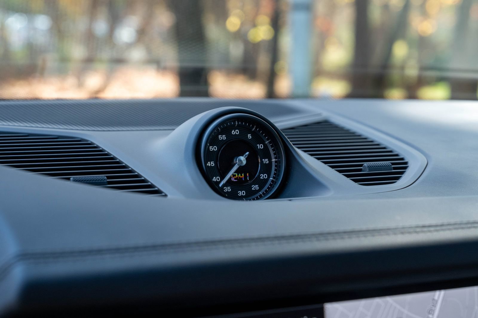 Certified 2025 Porsche Cayenne image 27