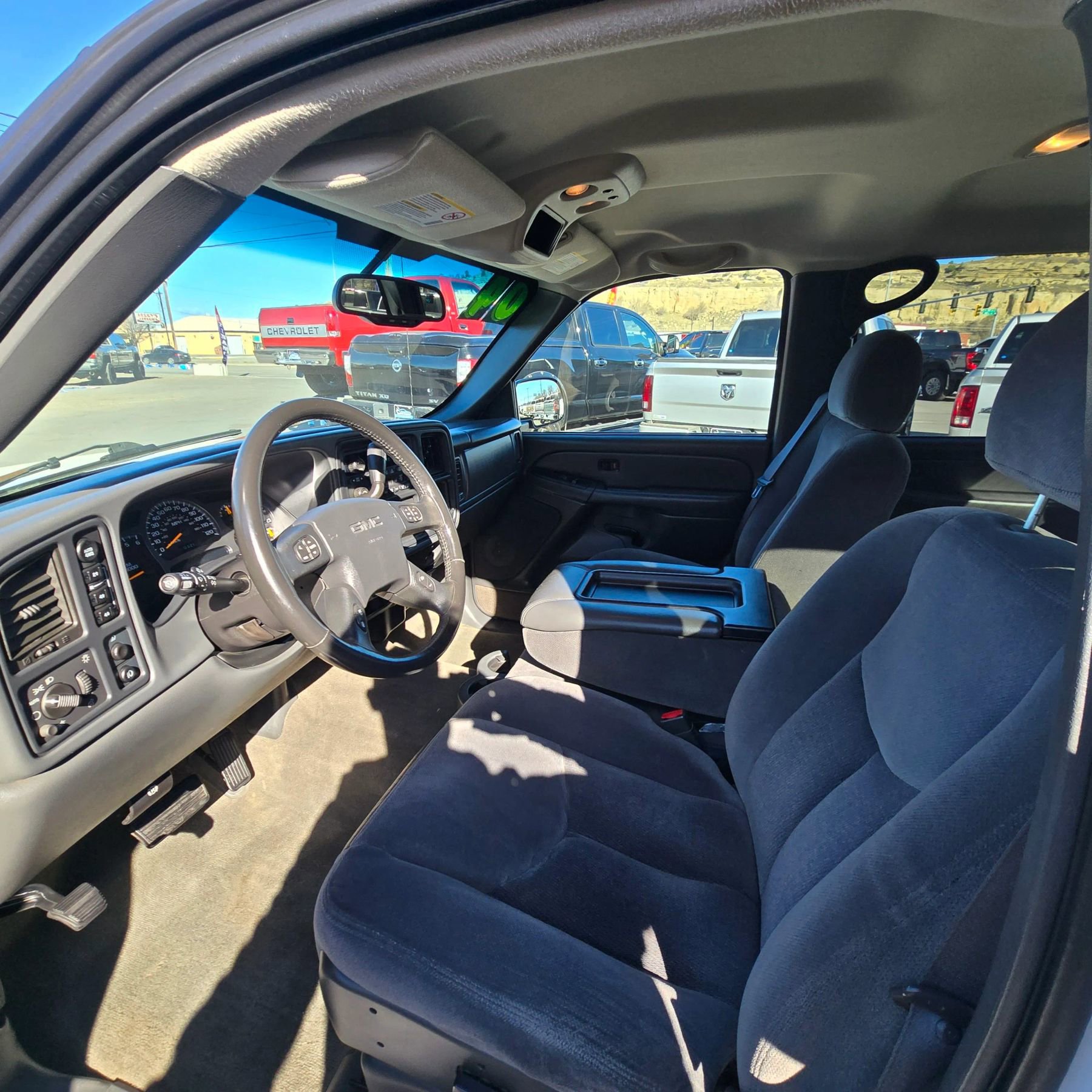 Used 2004 GMC Sierra 2500 SLE w/ Skid Plate Package AWD/4WD image 9