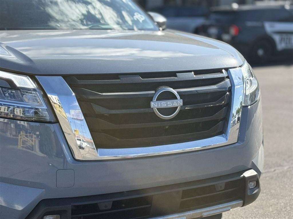 Used 2022 Nissan Pathfinder Platinum w/ Cargo Package AWD/4WD image 11