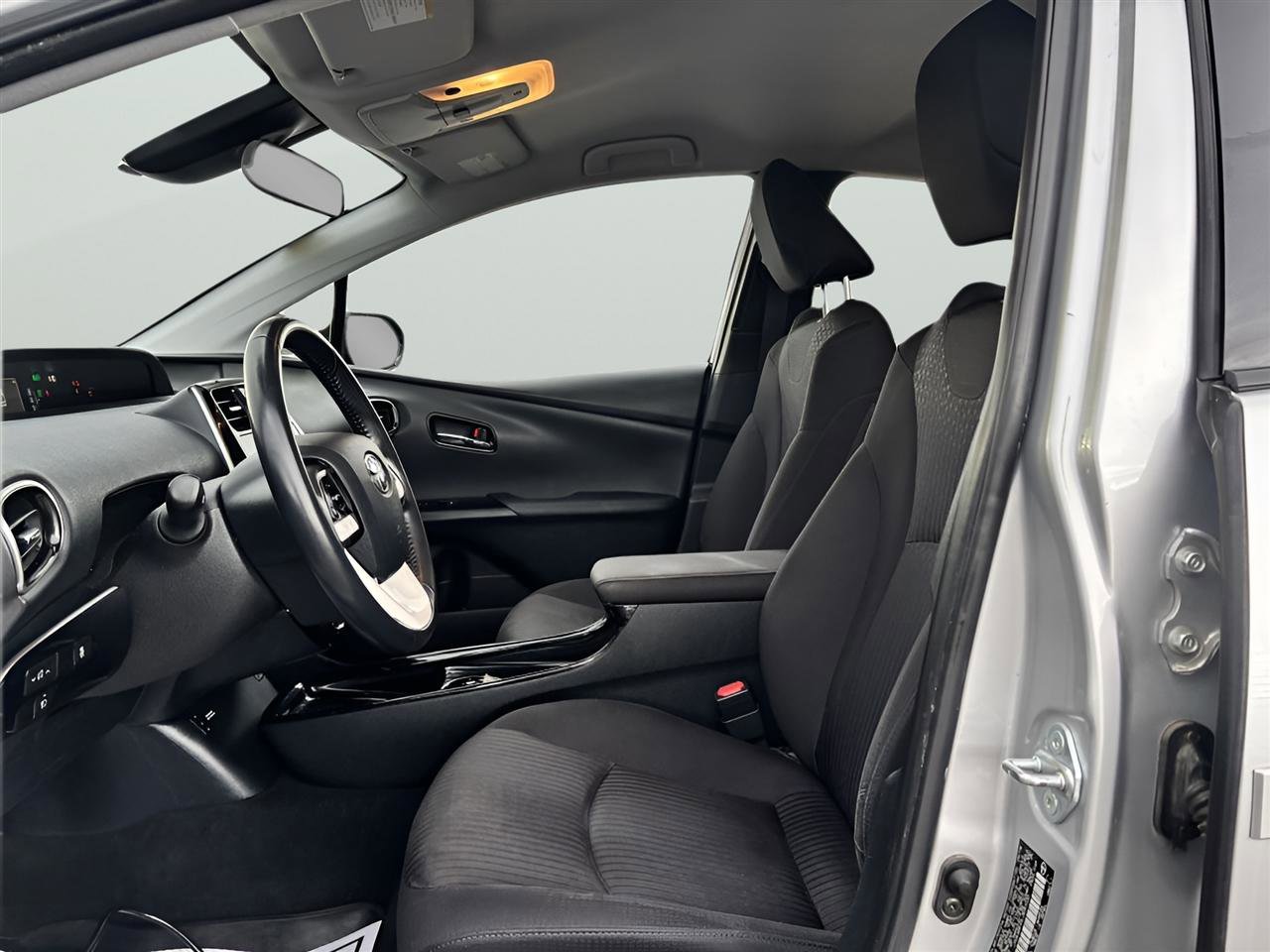 Used 2018 Toyota Prius Prime Plus image 12