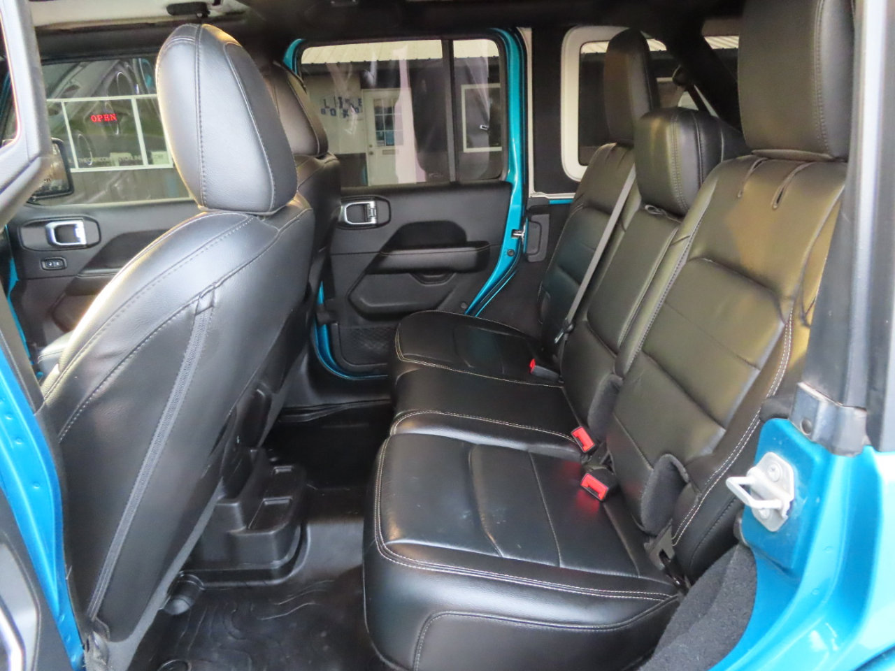 Used 2019 Jeep Wrangler Unlimited Sahara image 38