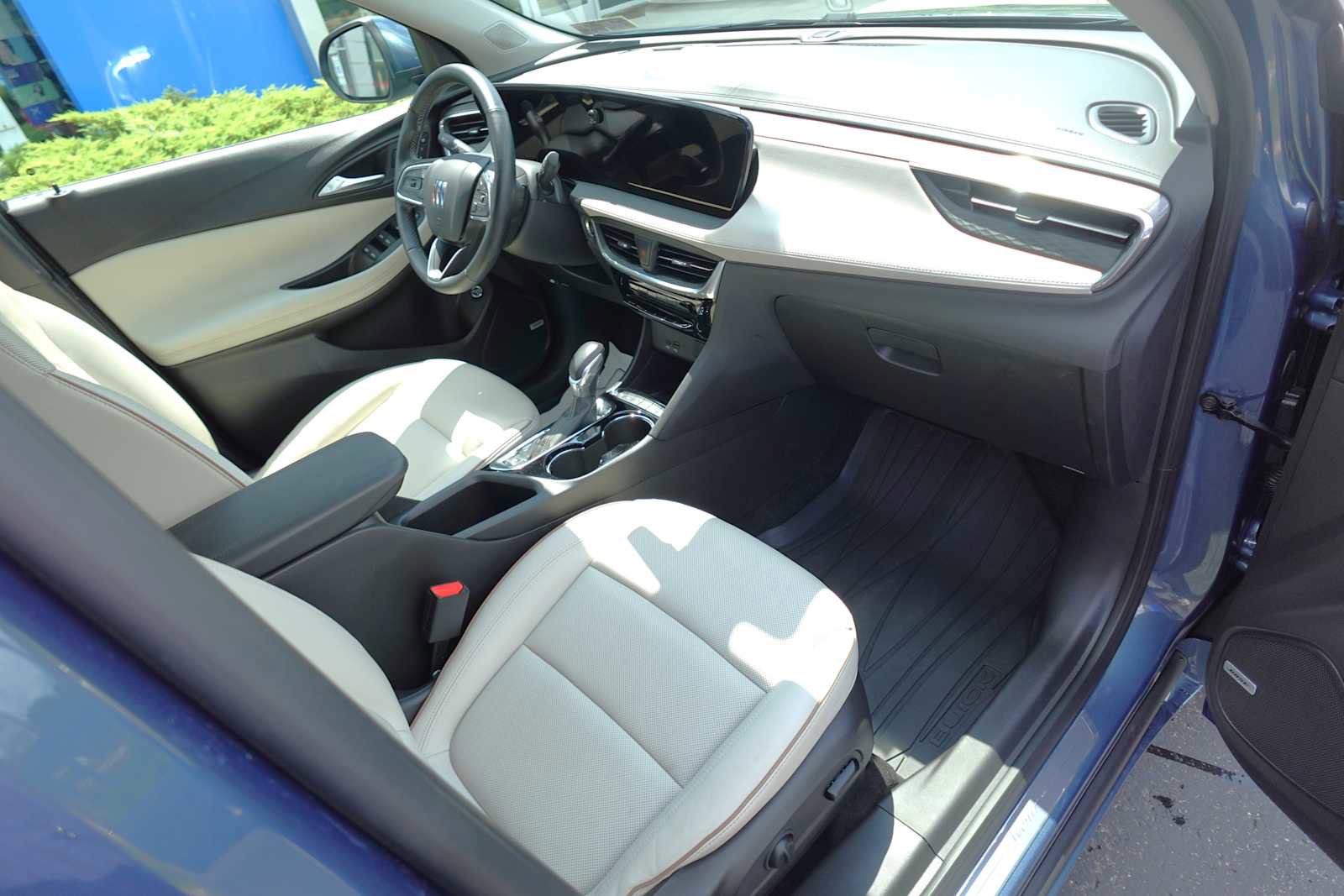 Used 2024 Buick Encore GX Avenir w/ Avenir Technology Package image 32