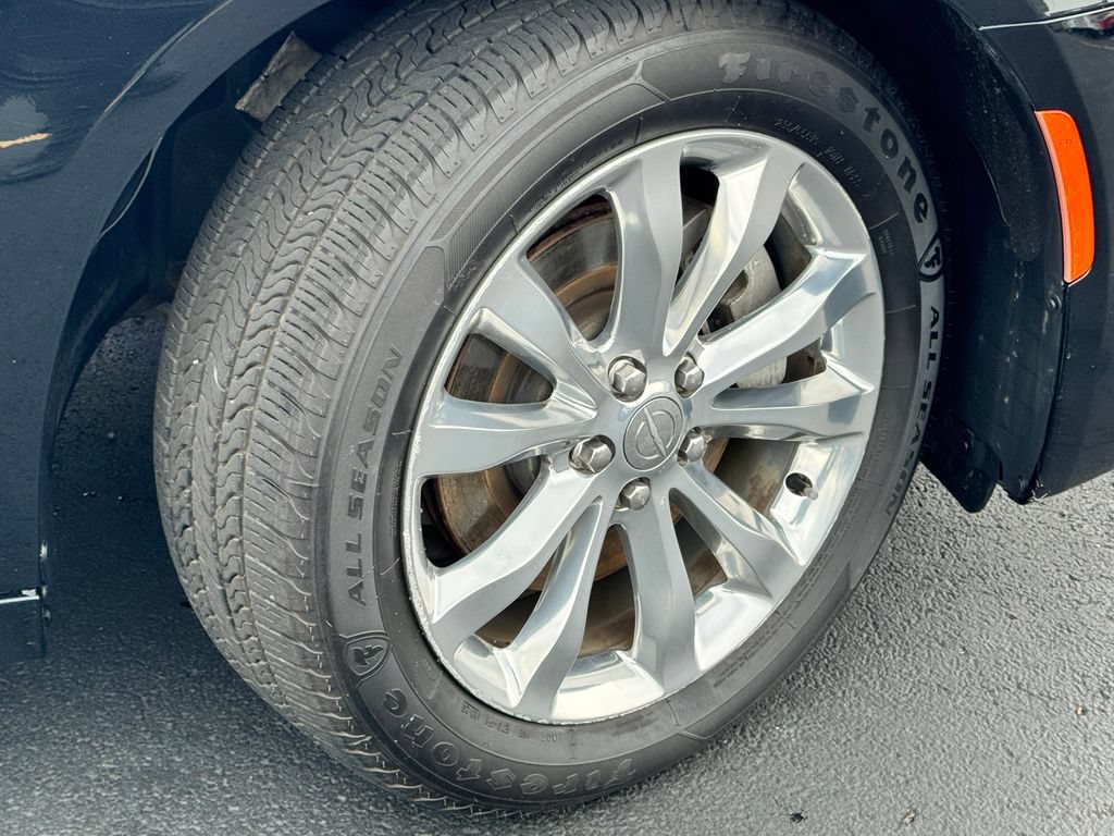 Used 2023 Chrysler 300 Touring AWD/4WD image 9