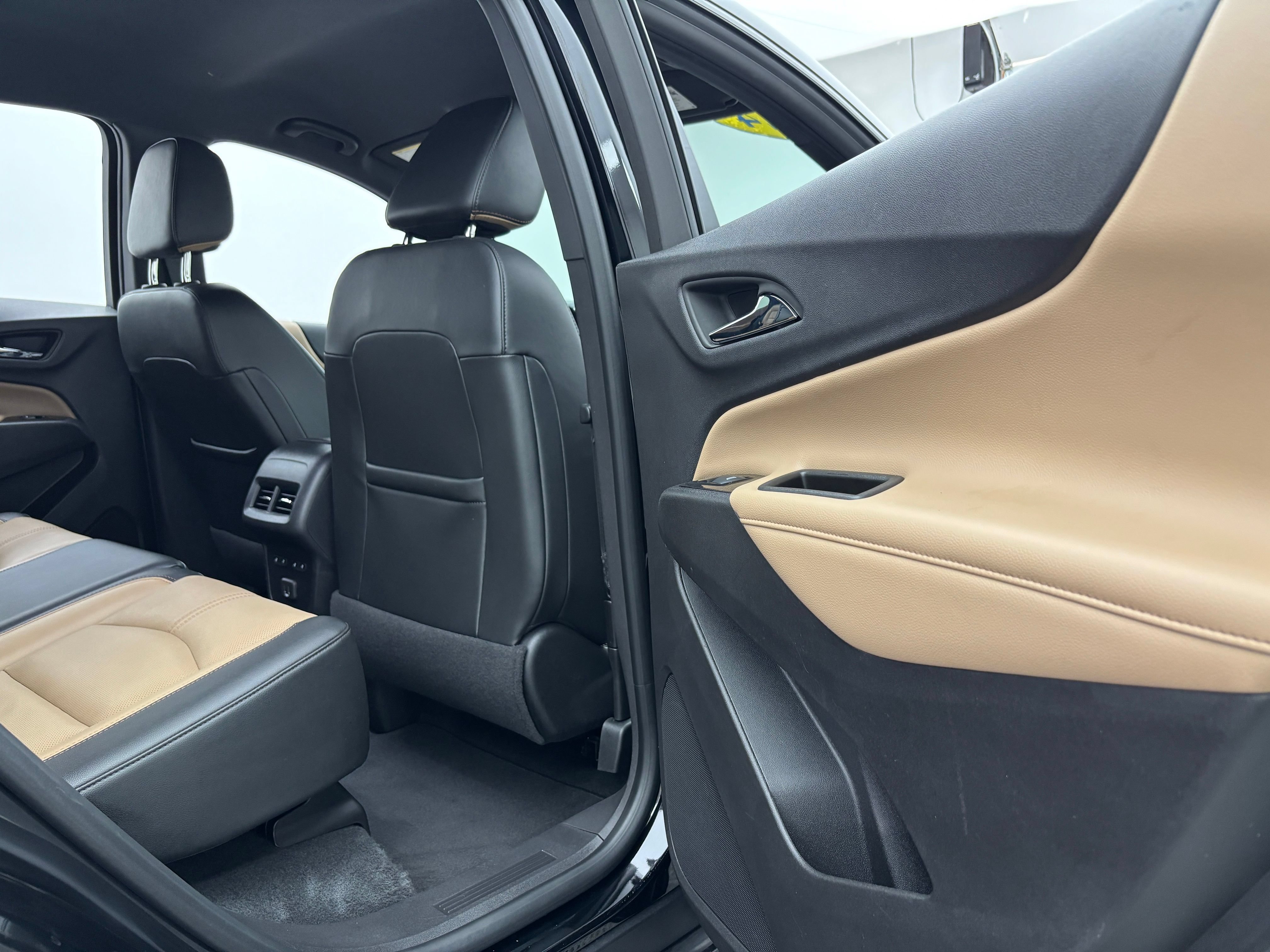 Used 2024 Chevrolet Equinox Premier AWD/4WD image 35