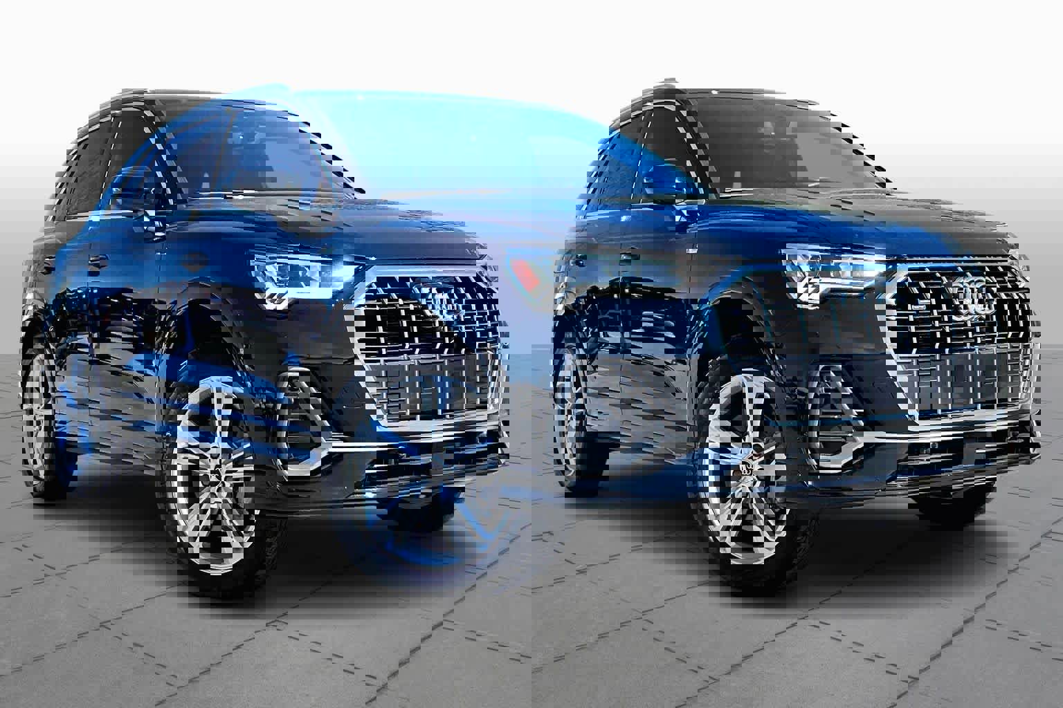 Used 2024 Audi Q3 2.0T Premium Plus image 3