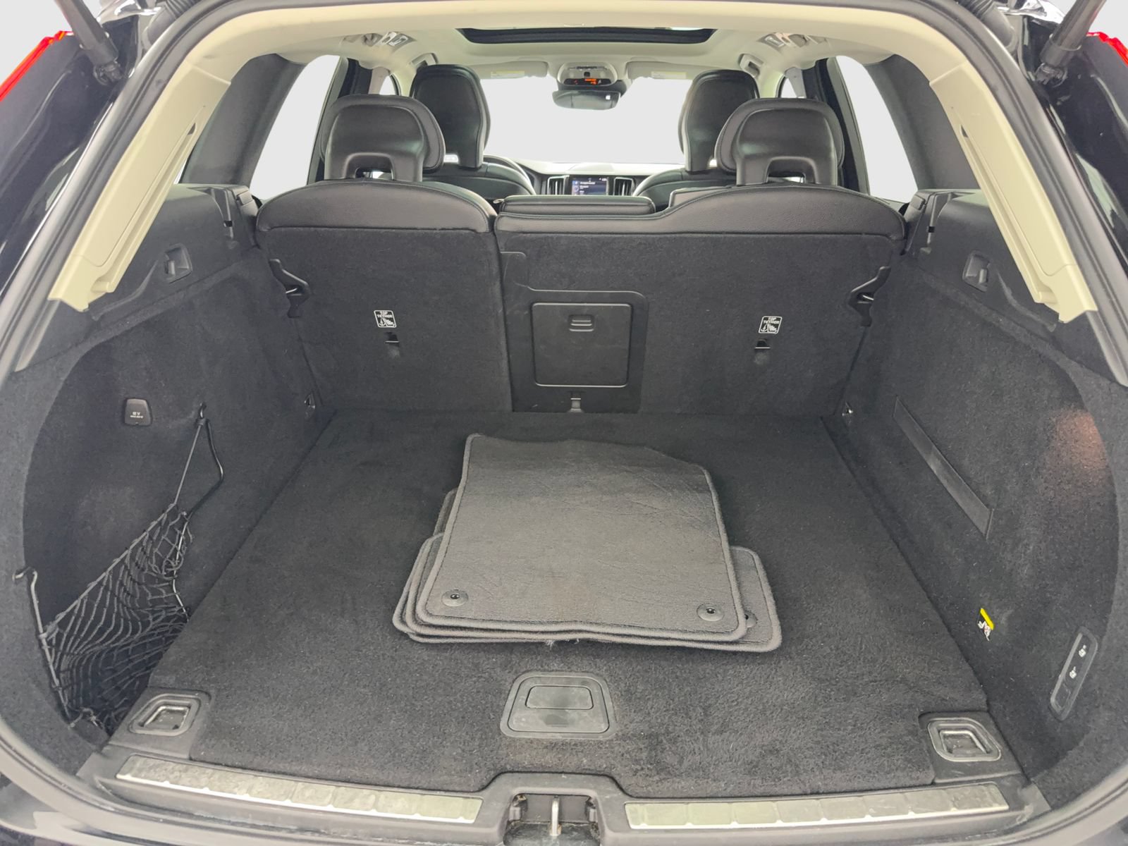 Used 2019 Volvo XC60 T5 Momentum w/ Premium Package AWD/4WD image 46