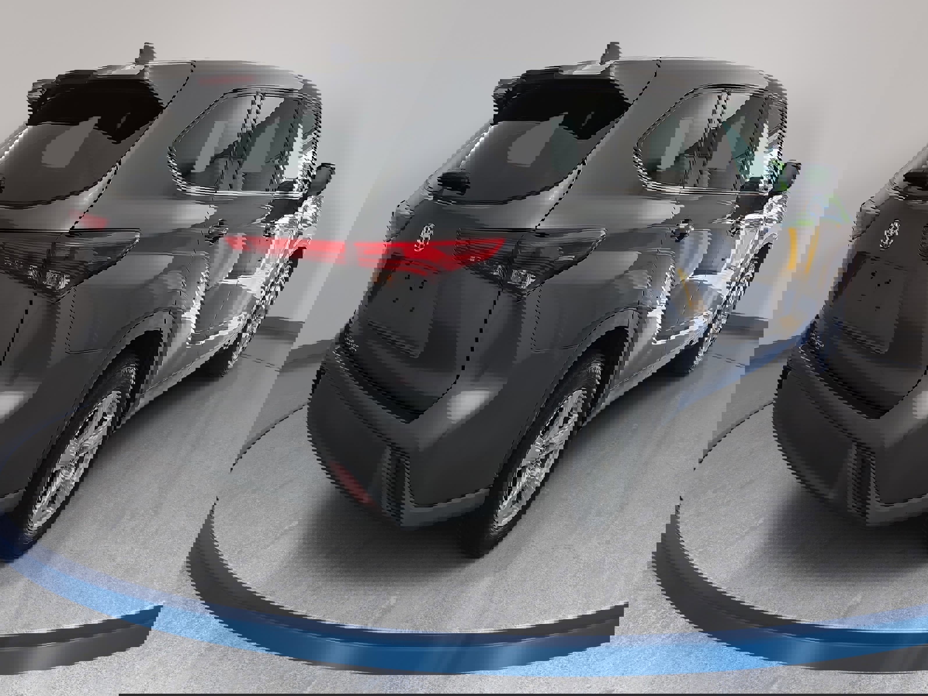 Used 2021 Toyota Highlander L image 5