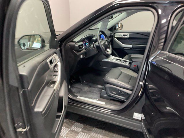 Used 2022 Ford Explorer Limited w/ Hybrid Equipment Group 310A AWD/4WD image 14