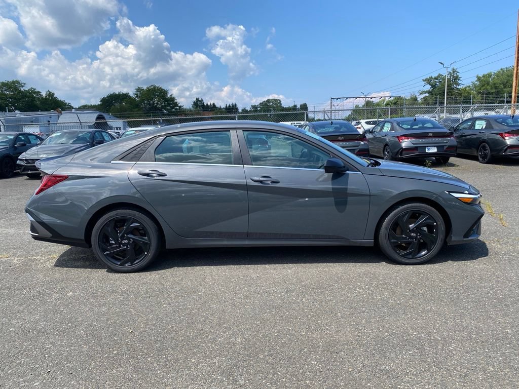 New 2026 Hyundai Elantra SEL Sport Premium FWD image 2