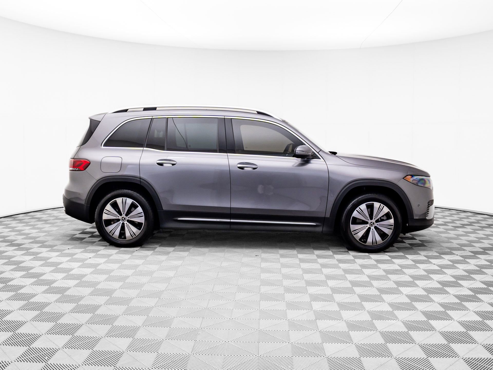 Used 2023 Mercedes-Benz EQB 300 4MATIC w/ Exclusive Package image 8