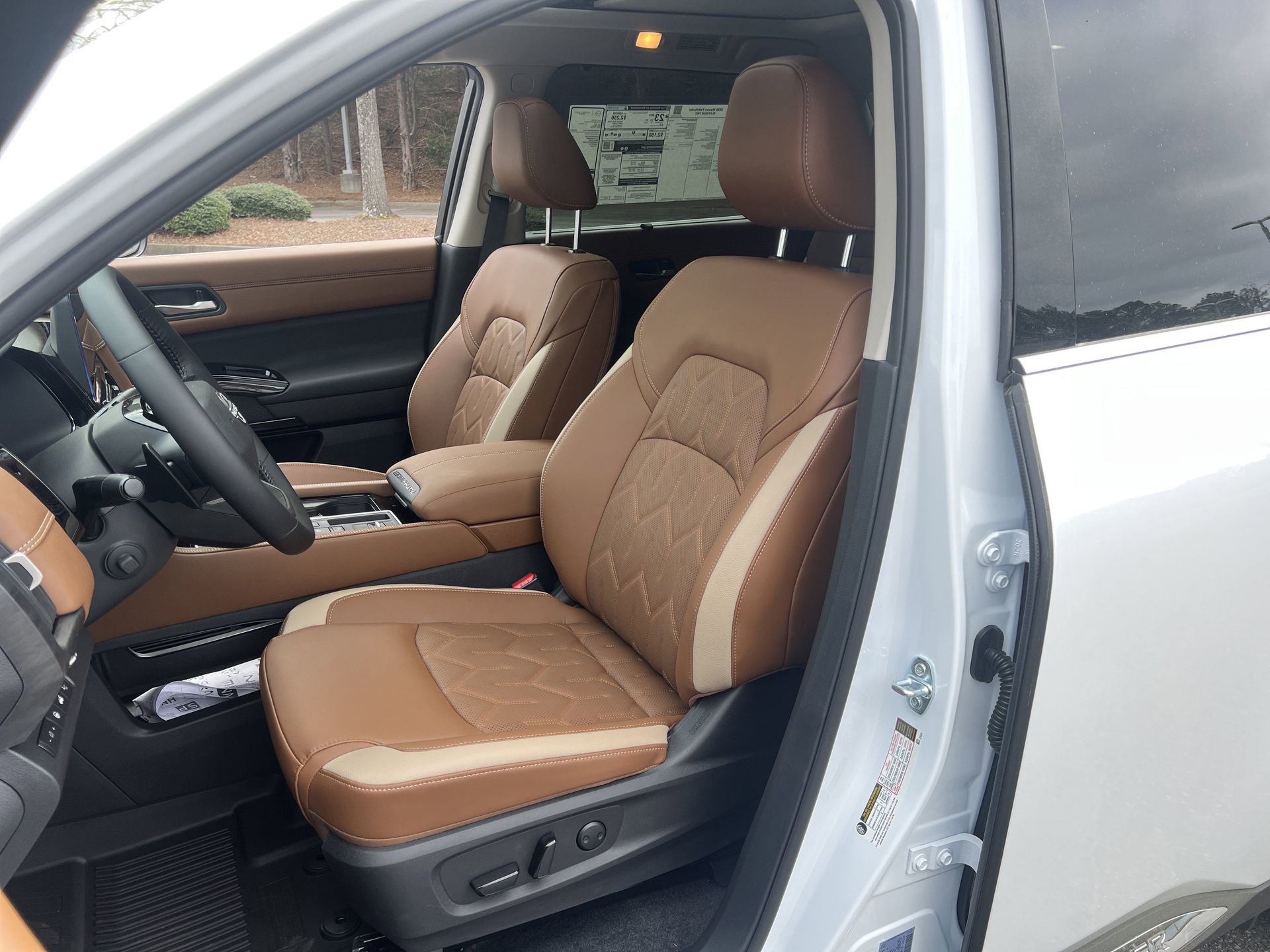 New 2026 Nissan Pathfinder Platinum image 18