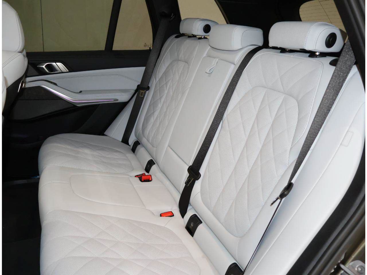 Used 2026 BMW X5 xDrive40i AWD/4WD image 17