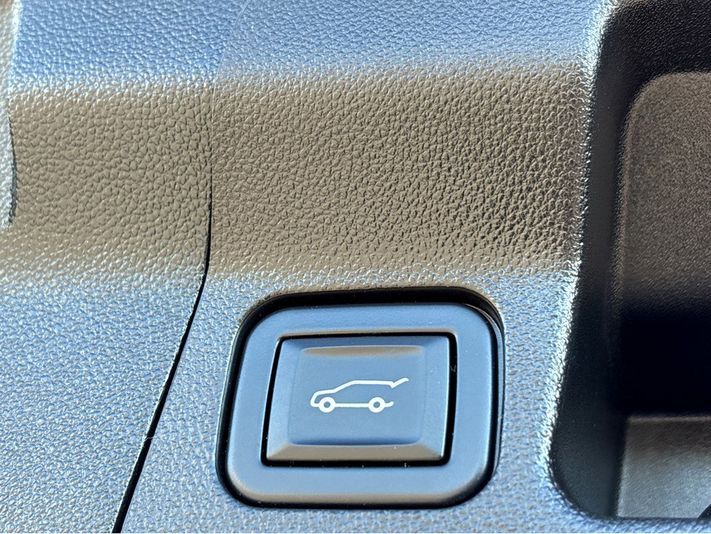 Used 2023 GMC Acadia SLE w/ Driver Convenience Package image 21