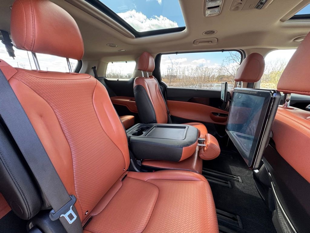 Used 2024 Kia Carnival SX Prestige image 27